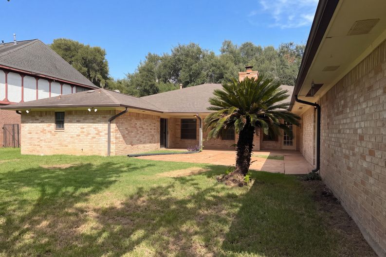 Photo 45 of 47 of 4042 Greenbriar Dr, Missouri City, TX