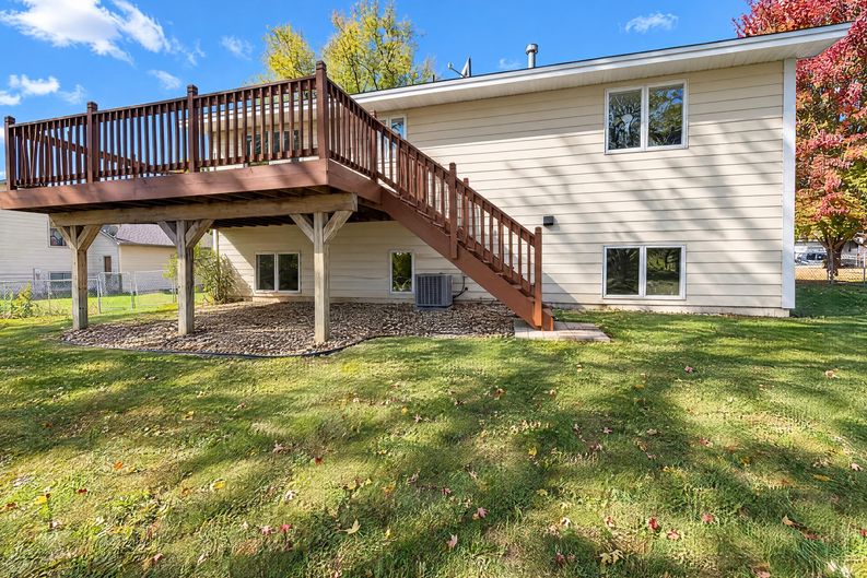 Photo 5 of 34 of 1122 Prairie Ct S, Shakopee, MN