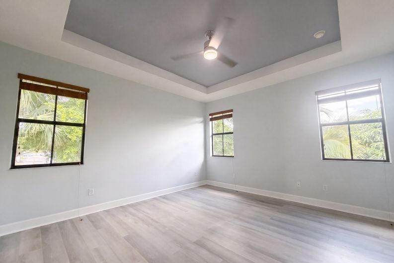 Photo 9 of 30 of 4967 NW 59th St, Tamarac, FL