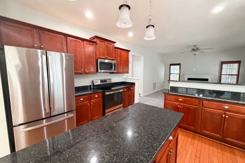 Photo 8 of 26 of 14725 Grand Forest Ct, South Chesterfield, VA