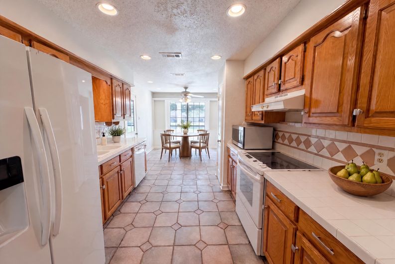 Photo 7 of 22 of 203 Frost Creek Ave, Groesbeck, TX