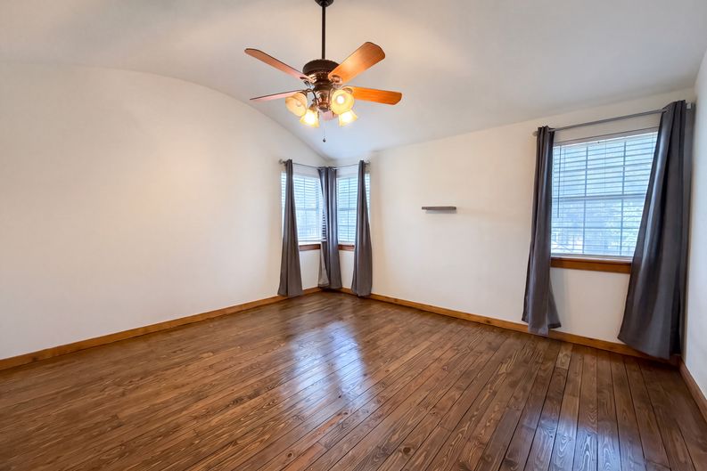 Photo 4 of 20 of 2603 Pecan Valley Dr, Granbury, TX