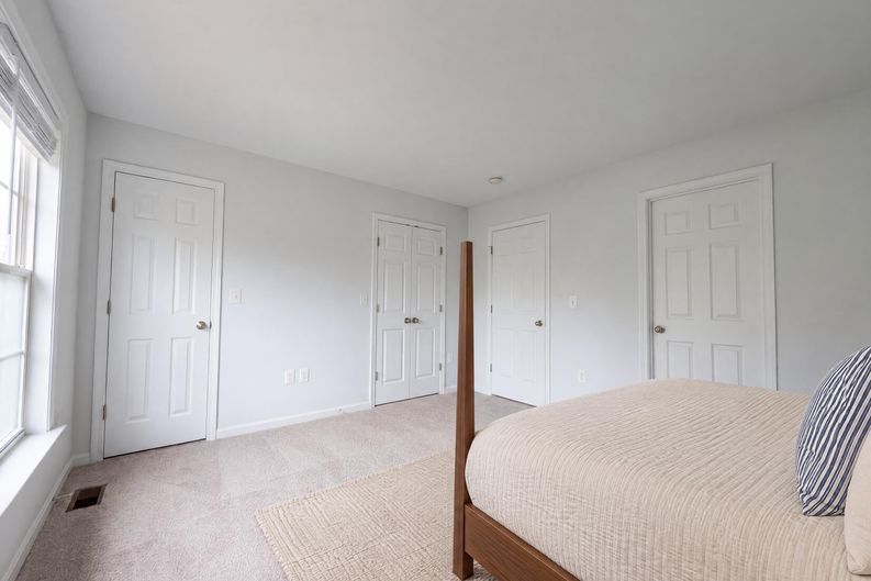 Photo 14 of 25 of 15613 John Diskin Cir, Woodbridge, VA