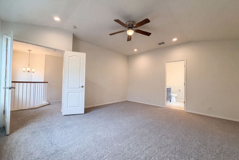 Photo 4 of 18 of 2648 Hunt St, New Braunfels, TX