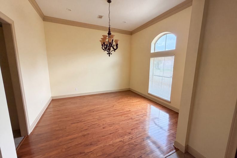 Photo 9 of 24 of 7945 Laurelwood St, Beaumont, TX