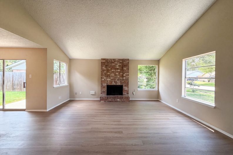 Photo 6 of 17 of 5602 Briarwood Forest Dr, Houston, TX