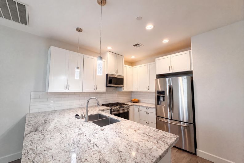 Photo 6 of 28 of 4920 Ocean Ln, Elk Grove, CA