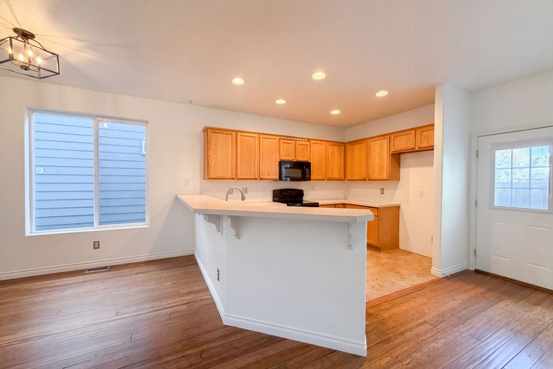 Photo 6 of 21 of 773 NW Forest Creek Dr, Hillsboro, OR