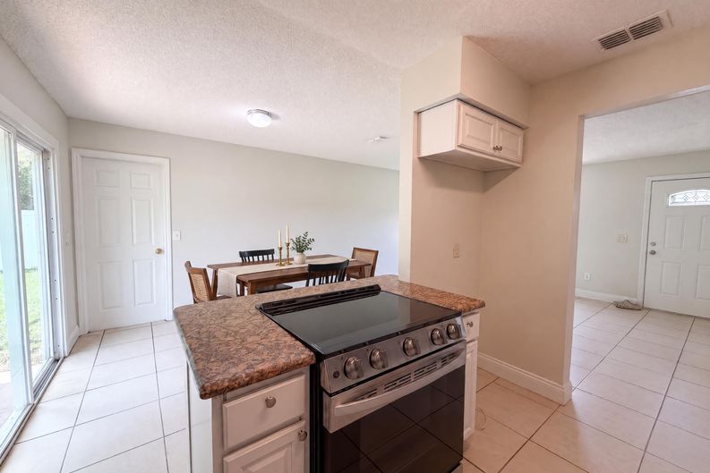 Photo 7 of 20 of 1336 Nadine Dr, Deltona, FL