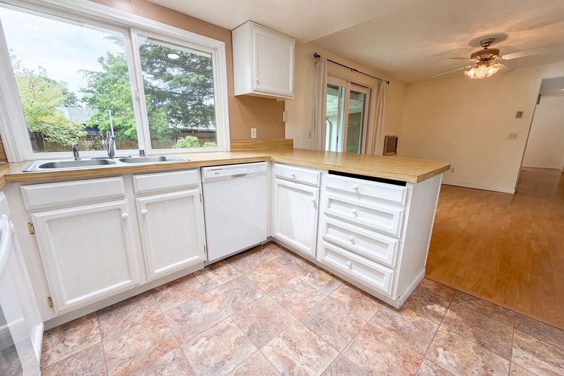 Photo 6 of 21 of 2908 NE 103rd Ave, Vancouver, WA