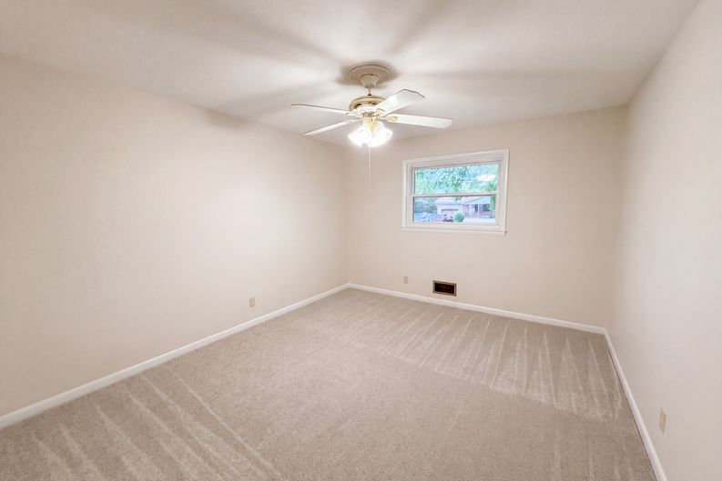 Photo 11 of 16 of 128 Greenview Dr, Kannapolis, NC