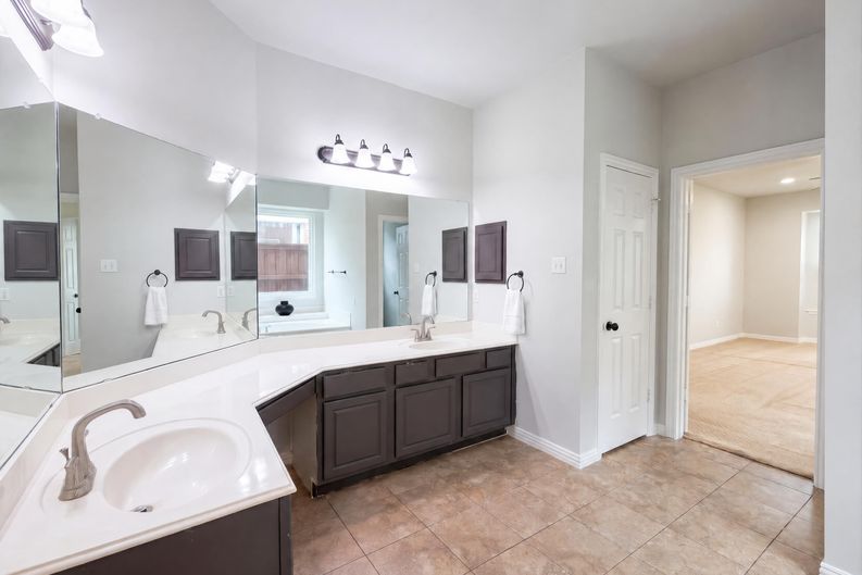 Photo 13 of 24 of 4536 Risinghill Dr, Plano, TX