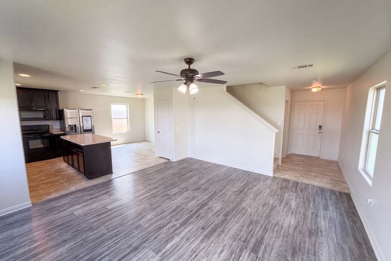 Photo 7 of 25 of 10335 Dawson Hill Ln, Houston, TX