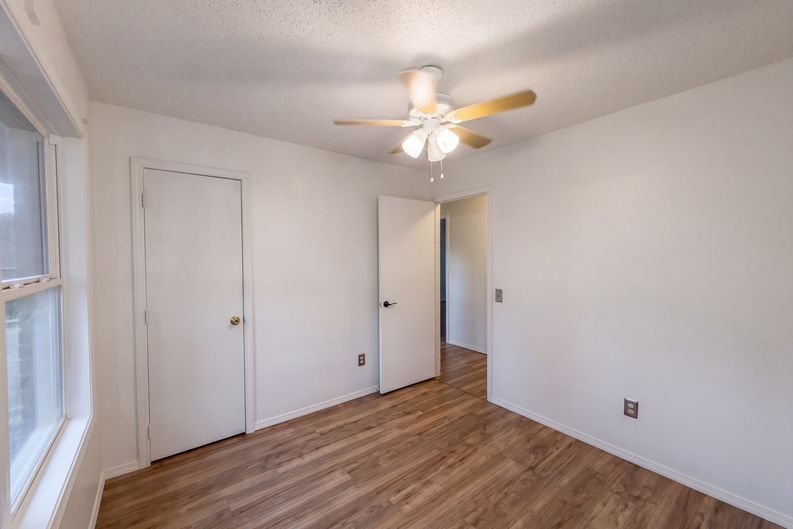 Photo 4 of 19 of 3372 S Western Ave, Springfield, MO