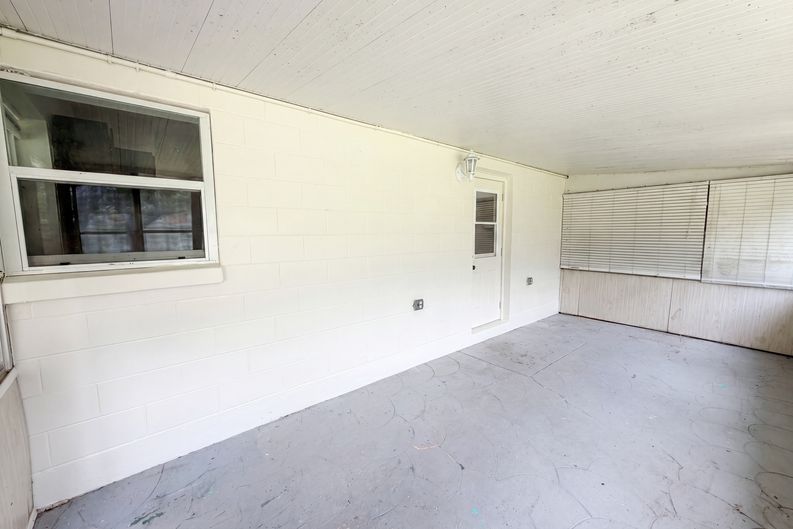 Photo 19 of 21 of 1502 Daroca Dr, Deltona, FL