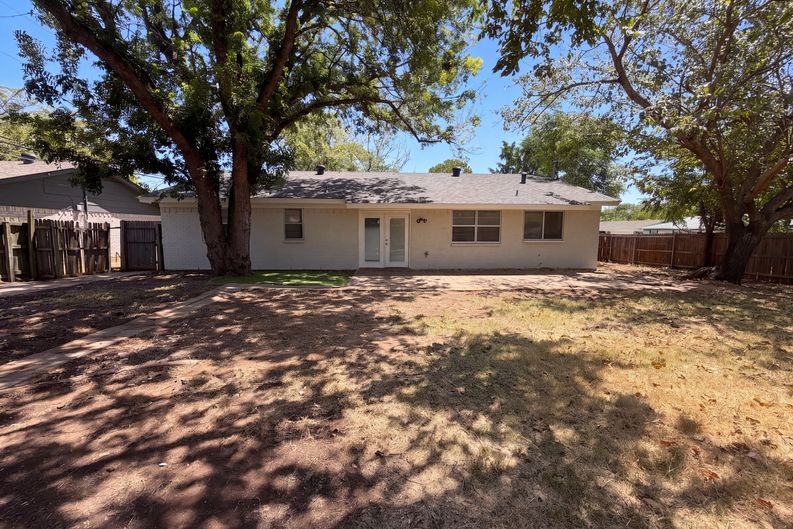Photo 5 of 24 of 6601 Oaklawn Dr, Watauga, TX
