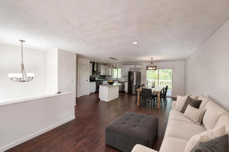 Photo 6 of 16 of 1010 Buckhurst Dr, Atlanta, GA