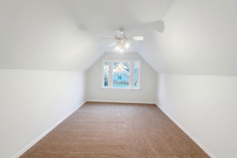 Photo 13 of 18 of 729 E Ivy Valley Dr, Fuquay Varina, NC