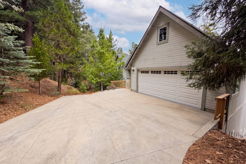 Photo 21 of 24 of 295 Fairway Dr, Lake Arrowhead, CA