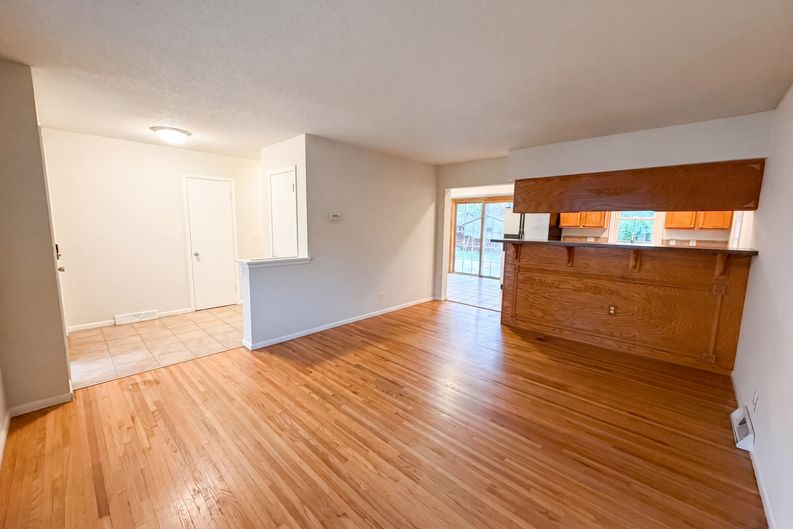 Photo 9 of 22 of 2807 Ohenry Rd, Brooklyn Center, MN