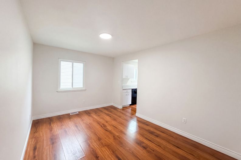 Photo 6 of 19 of 33522 Fernwood St, Westland, MI