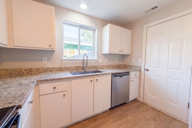 Photo 6 of 17 of 3042 Colleen St NE, Salem, OR