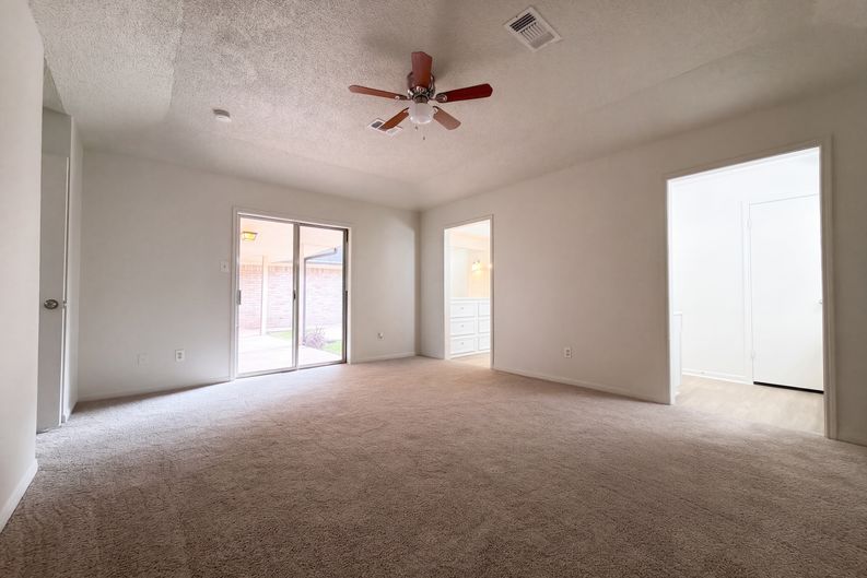 Photo 19 of 47 of 4042 Greenbriar Dr, Missouri City, TX