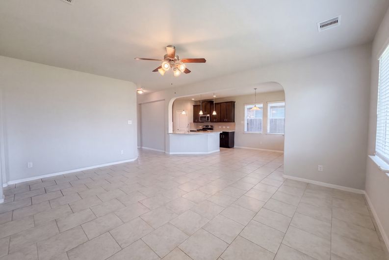 Photo 12 of 22 of 222 Ashley Way, Alvin, TX