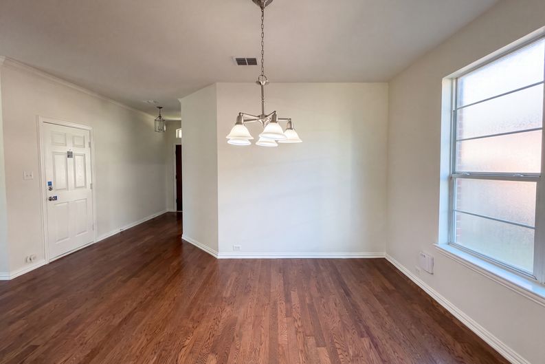 Photo 11 of 25 of 1421 Sparrow Dr, Little Elm, TX