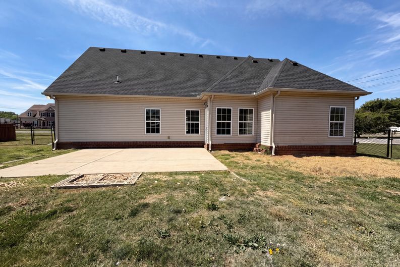 Photo 5 of 24 of 425 Long Creek Dr, Christiana, TN