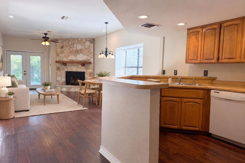 Photo 6 of 18 of 474 Seele St, New Braunfels, TX