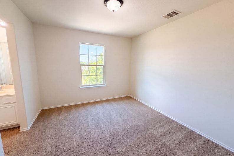 Photo 9 of 18 of 4038 Golden Rod Dr, Forney, TX