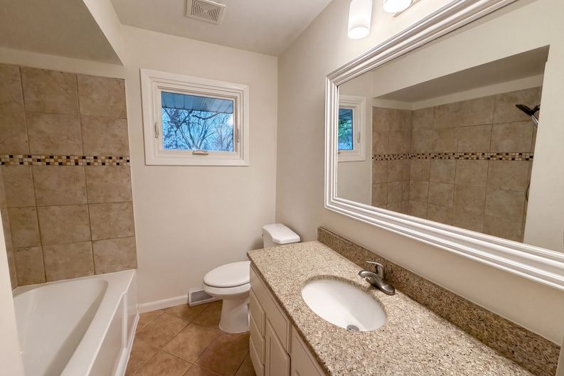 Photo 14 of 22 of 2807 Ohenry Rd, Brooklyn Center, MN
