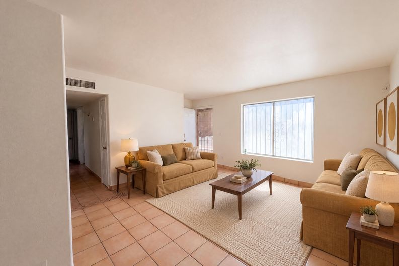 Photo 3 of 26 of 5349 S Greenway Dr, Tucson, AZ