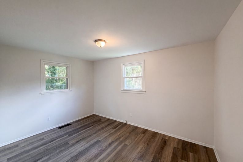 Photo 10 of 14 of 310 Robin Hood Dr, Raleigh, NC