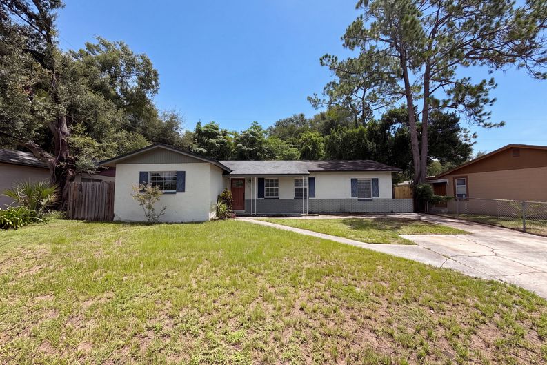 Photo 12 of 14 of 7018 Lynwood Dr, Tampa, FL