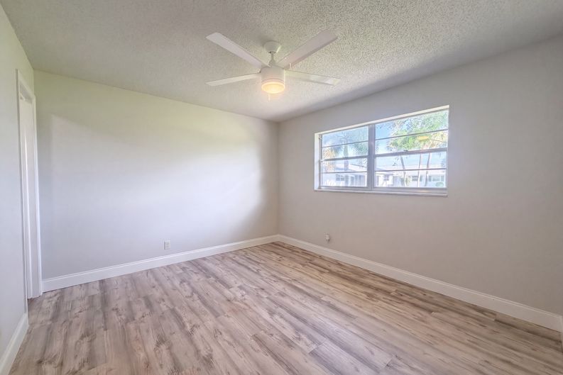 Photo 5 of 23 of 400 SW Golfview Ter, Boynton Beach, FL