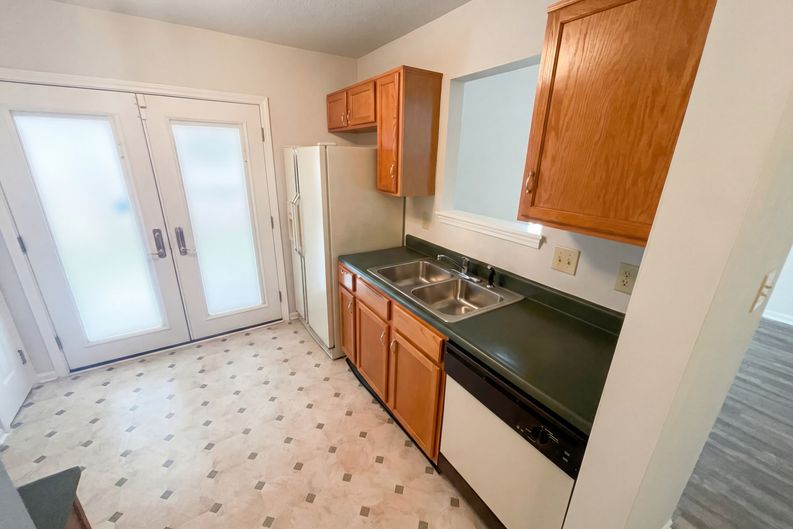 Photo 12 of 24 of 4925 Pembridge Dr, Indianapolis, IN