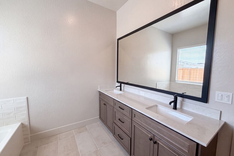 Photo 11 of 18 of 2262 N Marion Ave, Clovis, CA