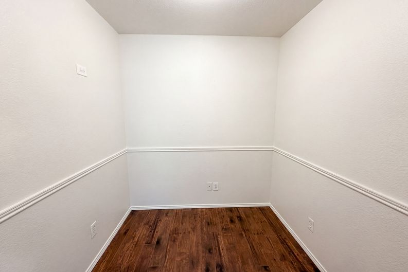 Photo 10 of 17 of 1618 Hillside Dr, Waxahachie, TX