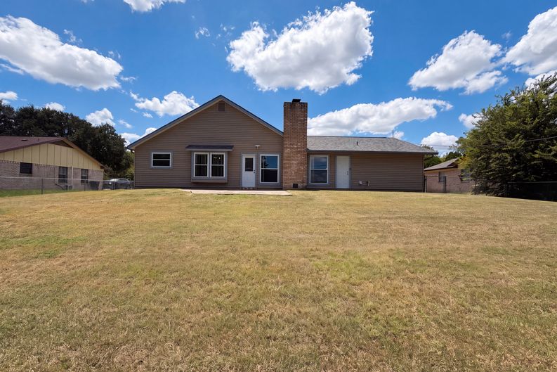 Photo 5 of 16 of 2803 Persimmon Dr, Killeen, TX