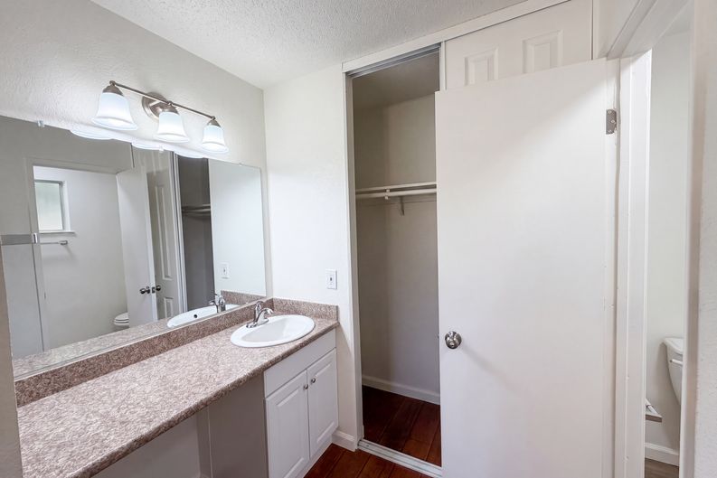 Photo 21 of 39 of 4948 Dewey Dr, Fair Oaks, CA
