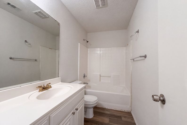 Photo 13 of 17 of 8025 Blue Duck Trl, Arlington, TX
