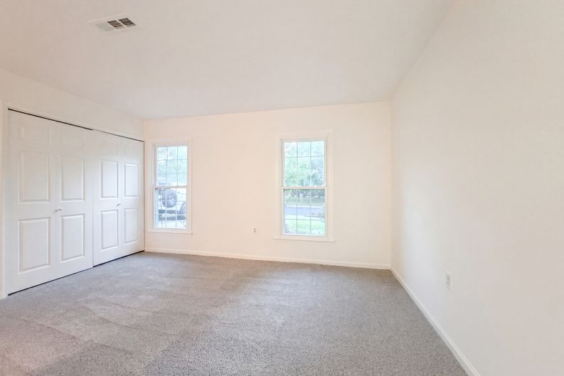 Photo 16 of 51 of 8947 Rosewood St, Manassas, VA