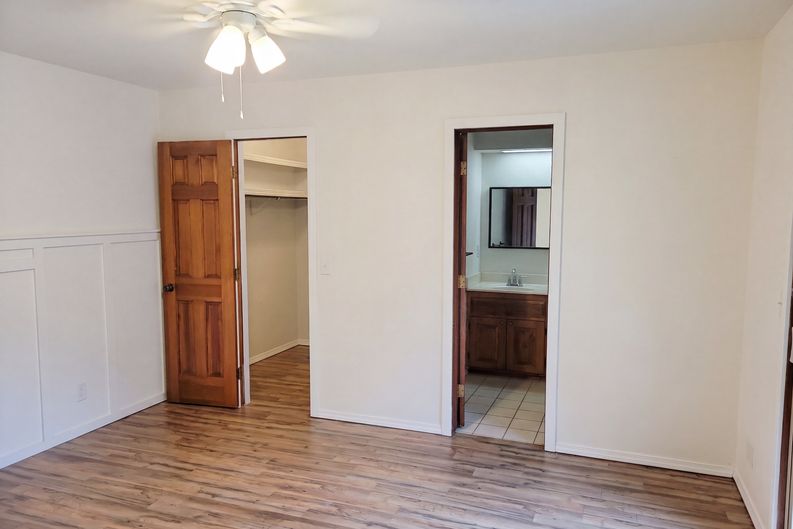 Photo 4 of 46 of 4600 Rolling Hills Dr, Bartlesville, OK