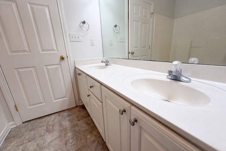 Photo 10 of 15 of 210 Hidden Cove Cir, Pelham, AL