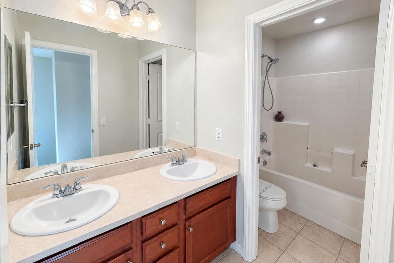 Photo 13 of 21 of 31585 Chamise Ln, Murrieta, CA