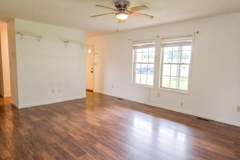 Photo 6 of 24 of 1317 Twin Brook Dr, Berea, KY