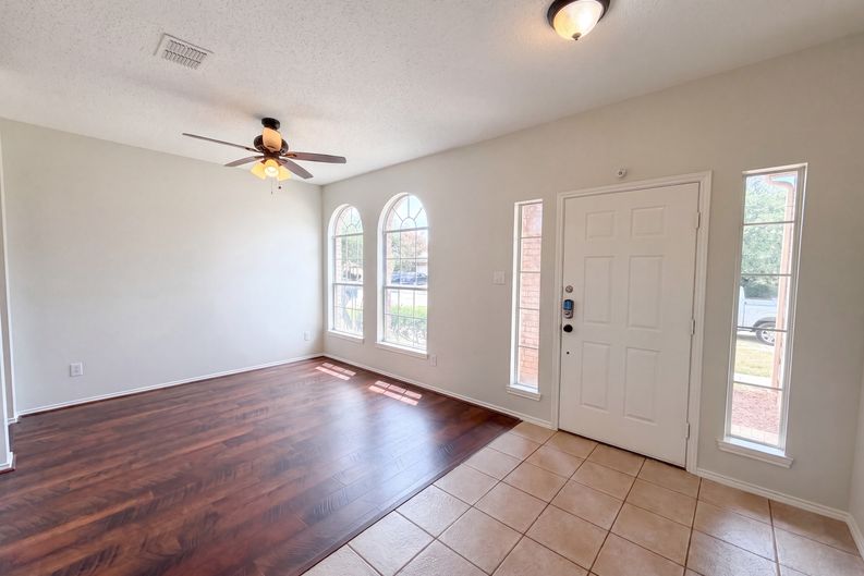 Photo 7 of 27 of 12609 Black Cherry Ln, Euless, TX