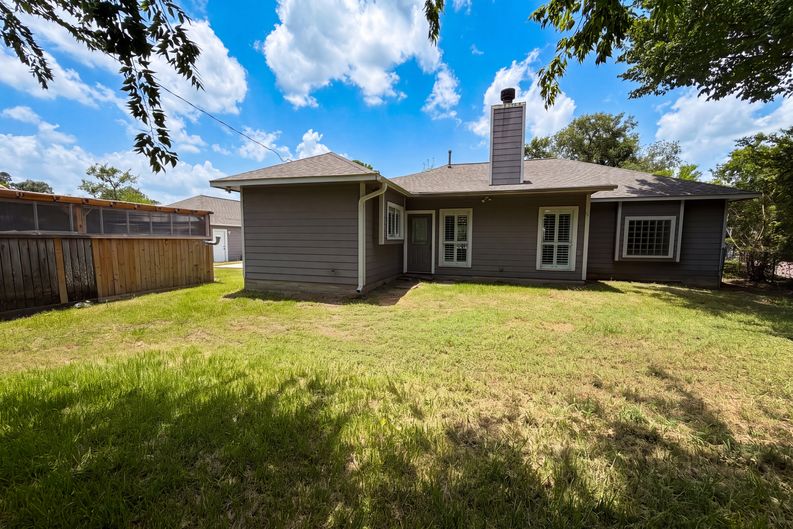 Photo 5 of 19 of 7934 Round Rock Dr, Houston, TX